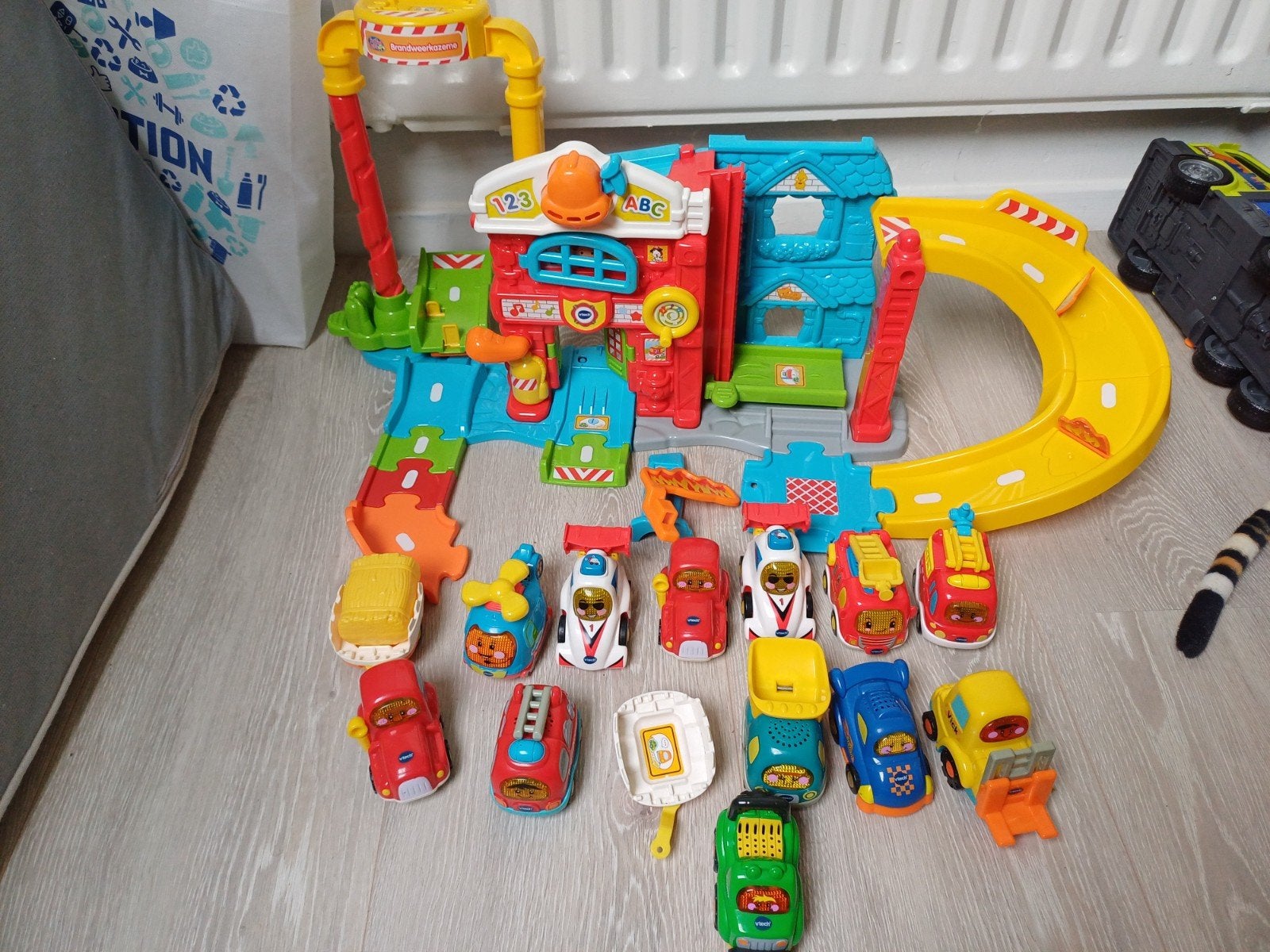VTech Toet Toet Auto's Brandweerkazerne met veel voertuigen, Ophalen, Gebruikt