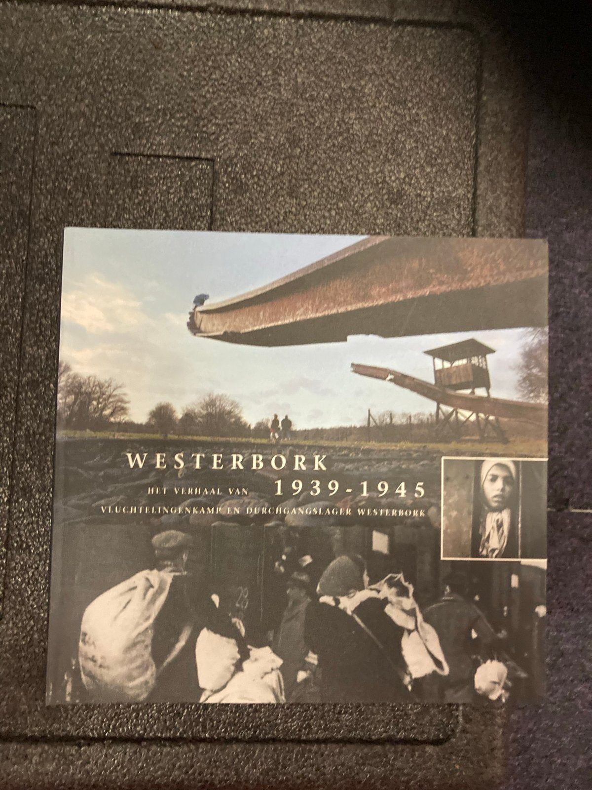 Westerbork 1939-1945: Vluchtelingen- en doorgangskamp, Ophalen of Verzenden, Tweede Wereldoorlog, Zo goed als nieuw, Algemeen