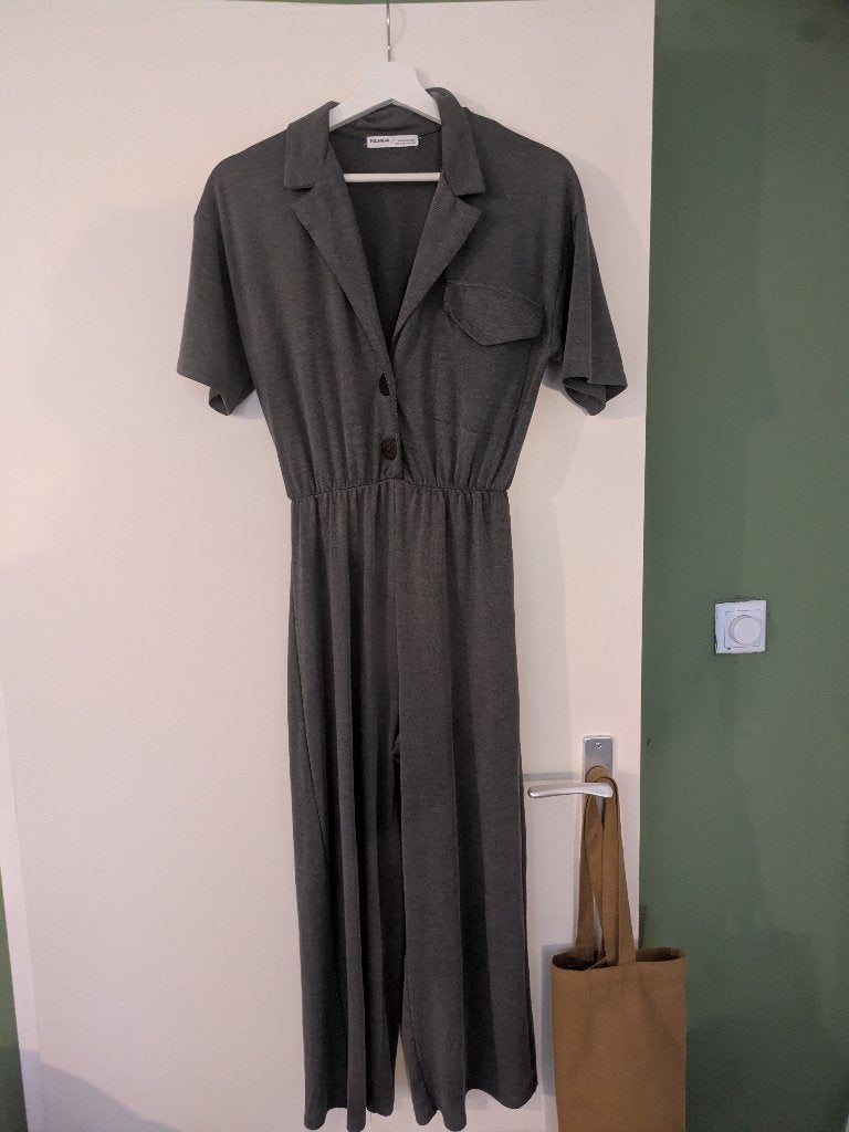 Prachtige jumspsuit Pull&Bear, Kleding | Dames, Jumpsuits, Ophalen of Verzenden, Zo goed als nieuw, Grijs, Maat 36 (S)
