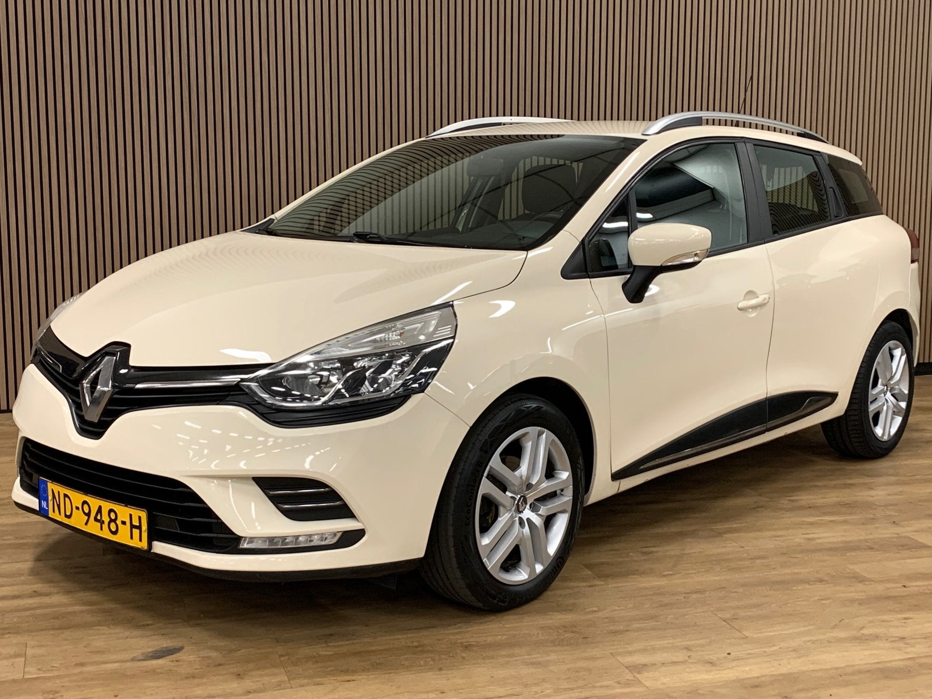 Renault Clio Estate 0.9 TCe Zen|Navigatie|Airco|, Voorwielaandrijving, Gebruikt, 580 kg, Bruin