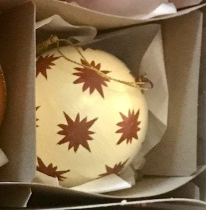 Kerstbal ornament papier maché crème terra ster John Lewis, Diversen, Ophalen of Verzenden, Zo goed als nieuw