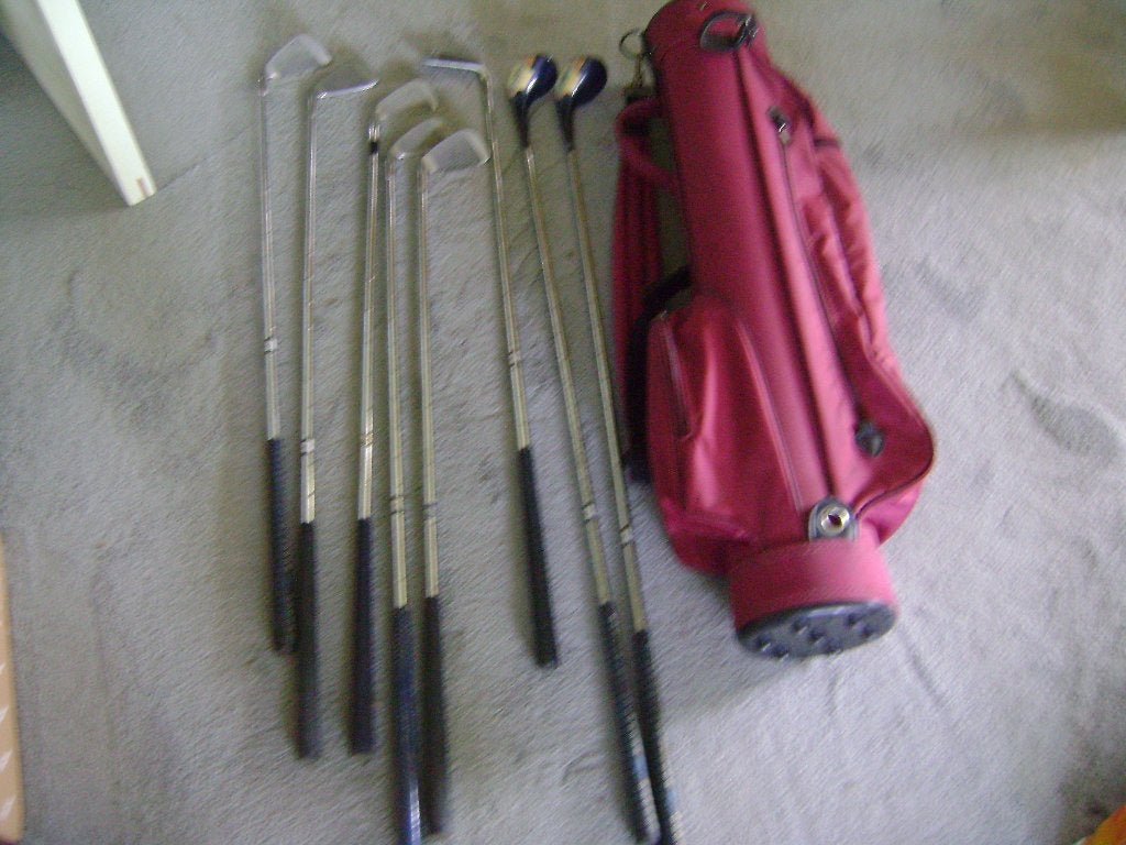 Mooie bordeauxkleurige golftas met diverse golfclubs, Sport en Fitness, Golf, Gebruikt, Club, Overige merken, Ophalen