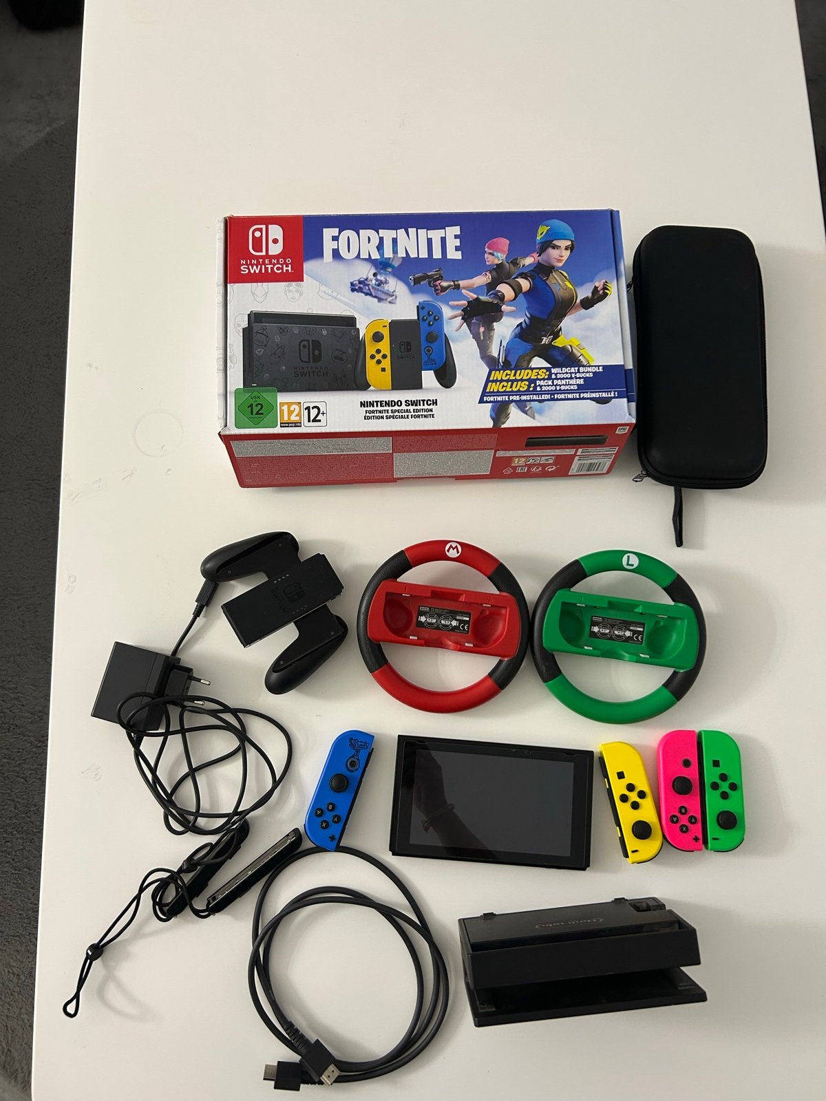 Nintendo Switch Fortnite Editie met Extra's, Met games, Ophalen of Verzenden, Zo goed als nieuw, Switch Original