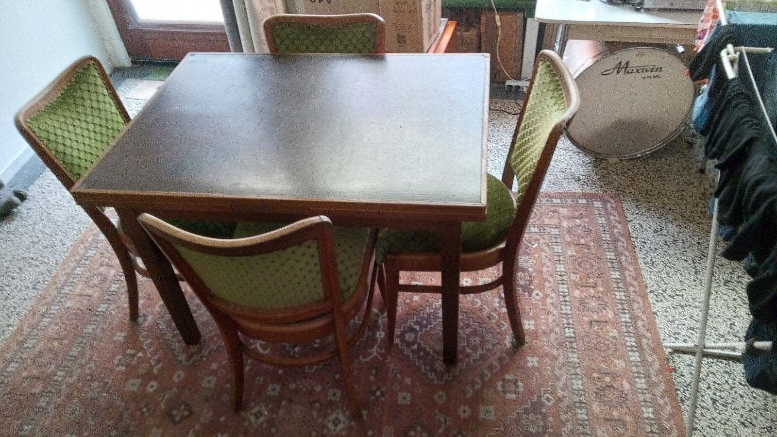 Vintage eettafel met stoelen, vloerkleed en tafelkleed, Antiek en Kunst, Ophalen