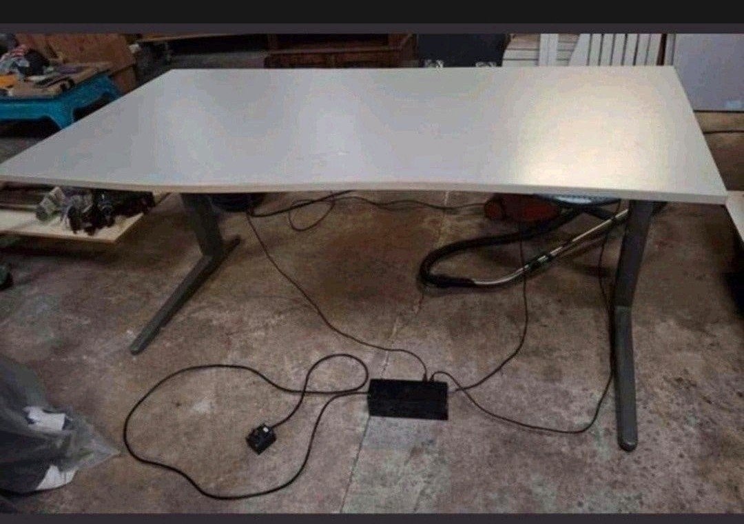 Ahrend elektrisch zit-sta bureau 180x90 cm, Huis en Inrichting, Ophalen, Gebruikt
