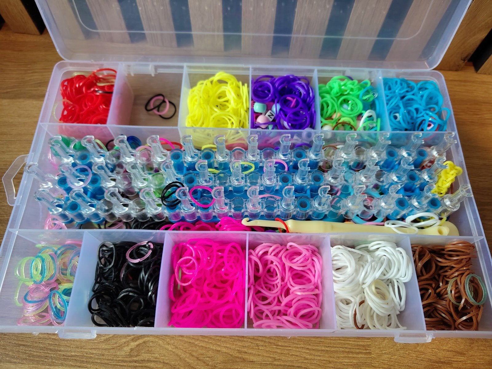 Loom bands set met weefraam en veel elastiekjes, Ophalen, Zo goed als nieuw, Overige typen