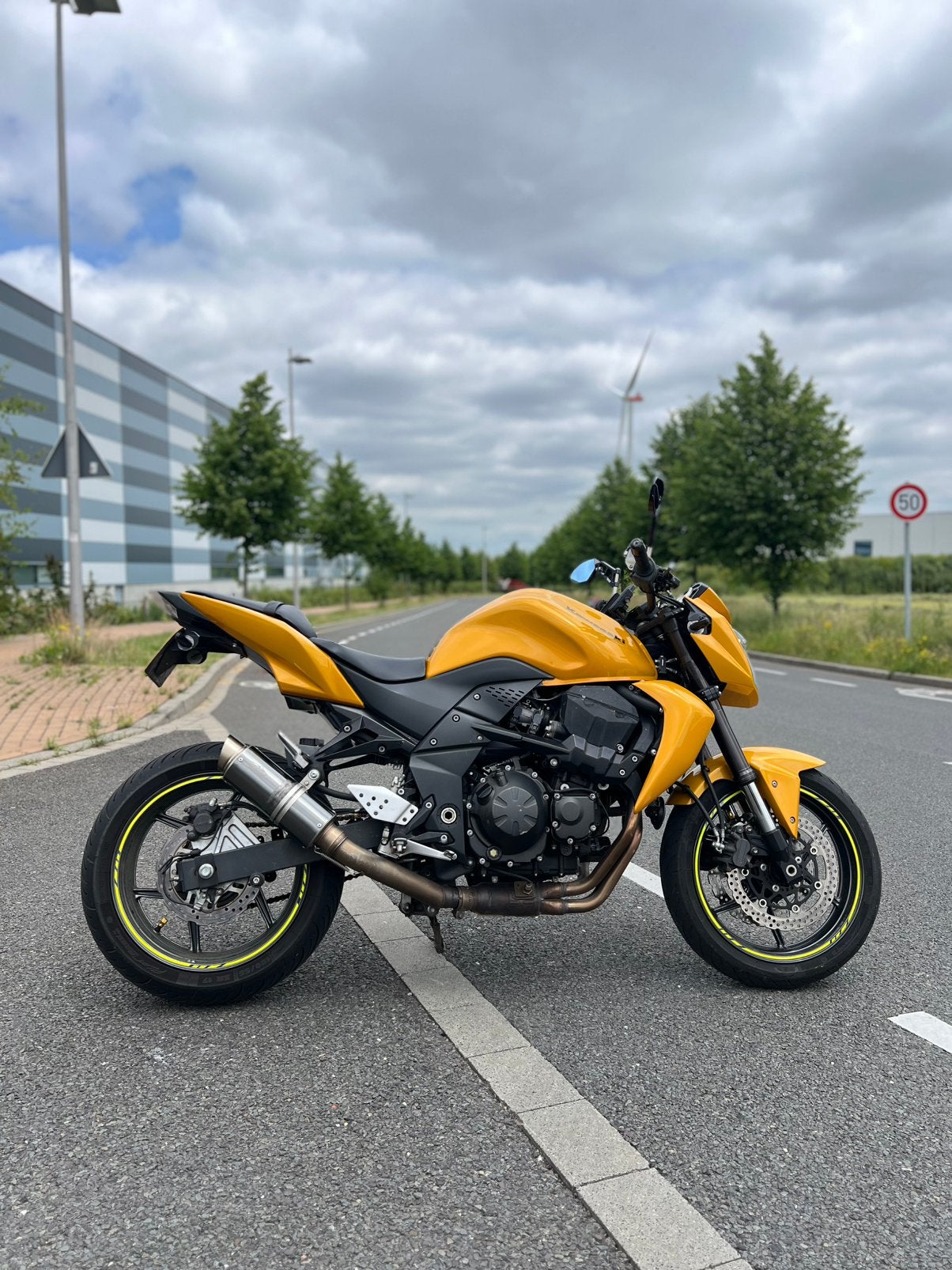 Kawasaki Z750 ABS – 2008 | Amber Yellow | Full LED, Motoren, Ophalen, Gebruikt