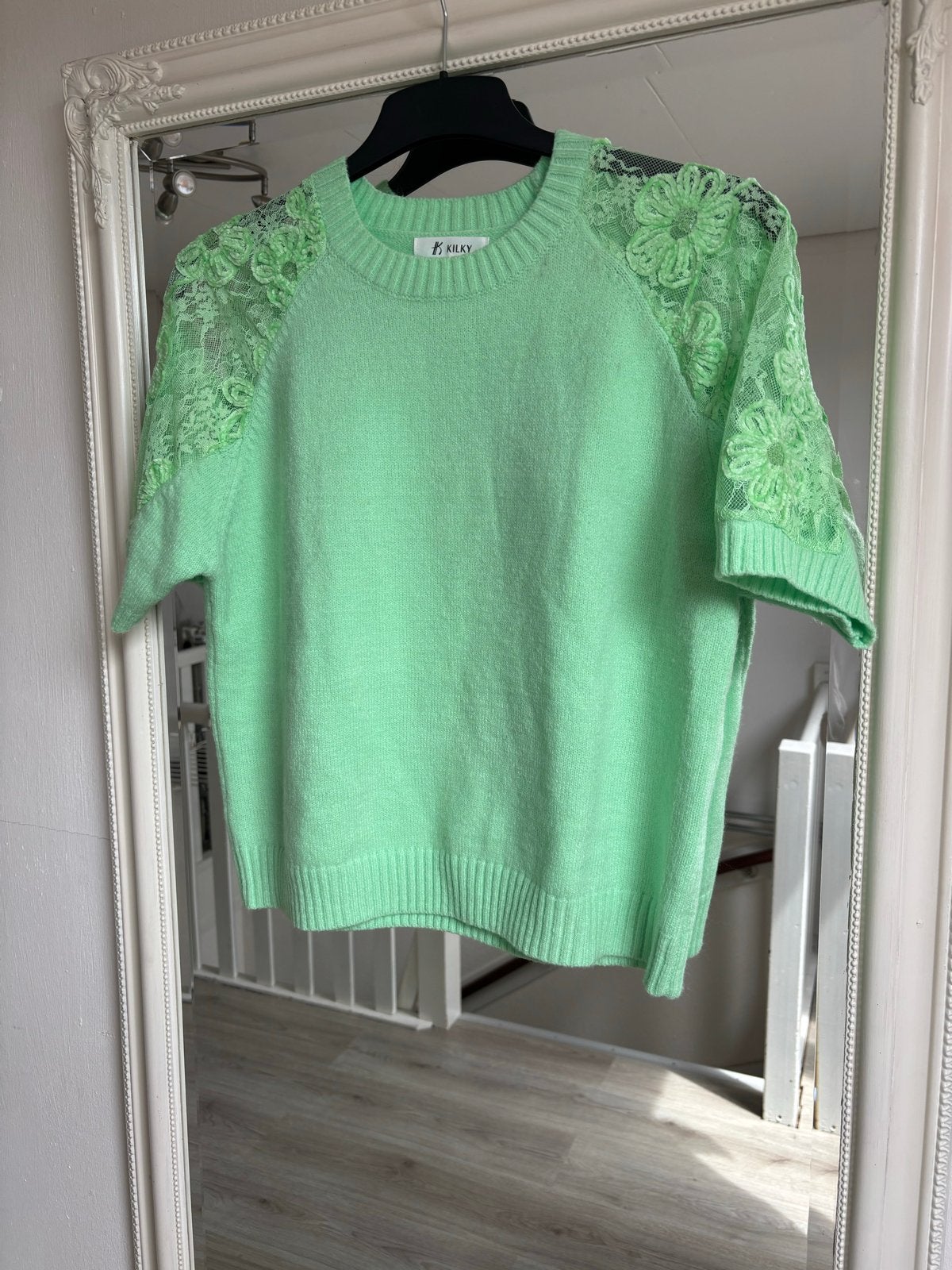 KILKY Groene Trui met Kanten Mouwen, Kleding | Dames, Maat 42/44 (L), Ophalen of Verzenden, Zo goed als nieuw, Korte mouw