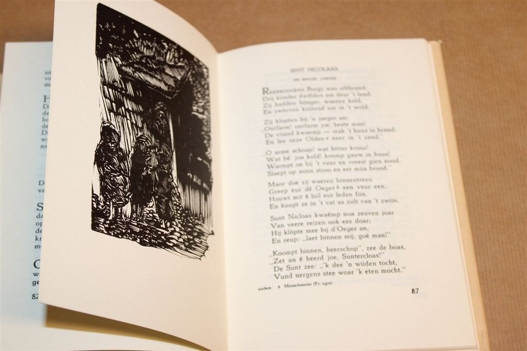 Drentsch Sagenboek — Met Houtsneden van R. Snapper 1979, Ophalen of Verzenden, Gelezen