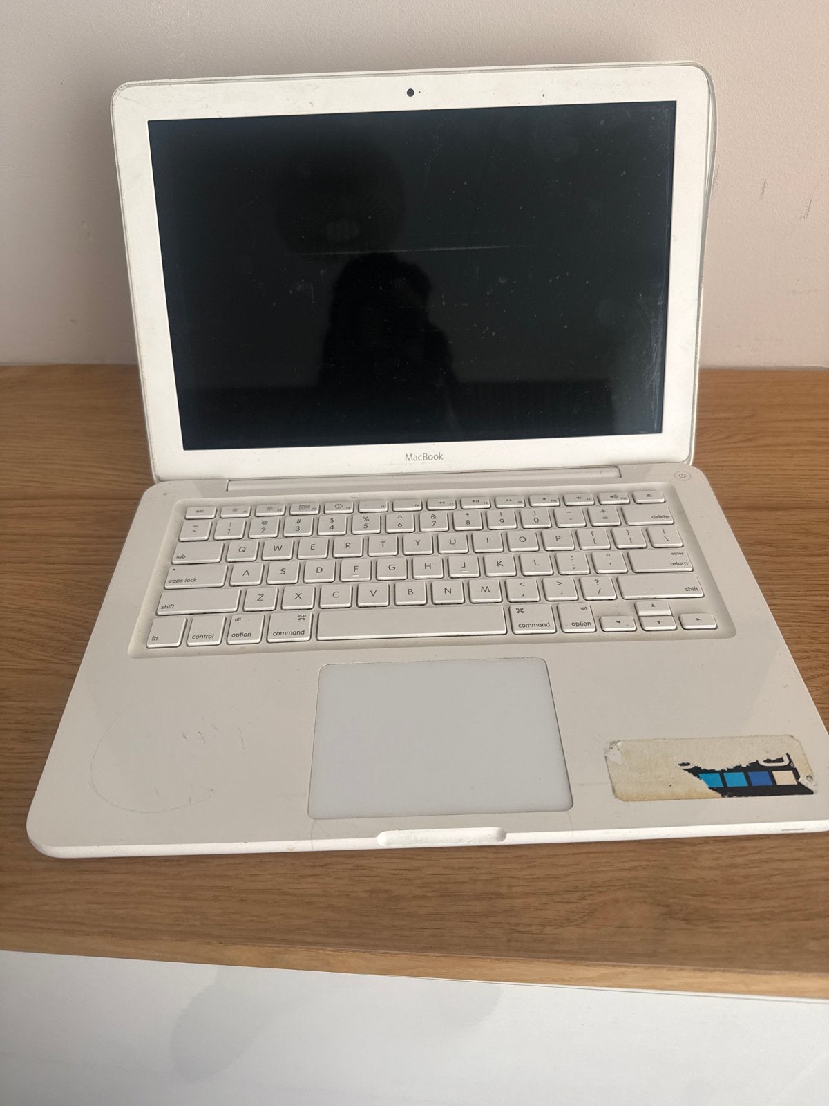 Witte Apple MacBook (niet werkend, zonder oplader), Computers en Software, Ophalen of Verzenden, Niet werkend, MacBook