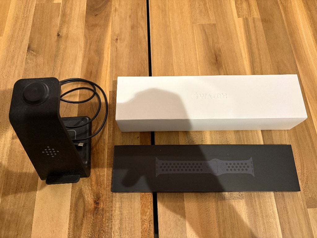 Apple Watch Series 5 + Sport Bandje + Laad Station, Ophalen, Gebruikt, Apple Watch ⌚️, IOS
