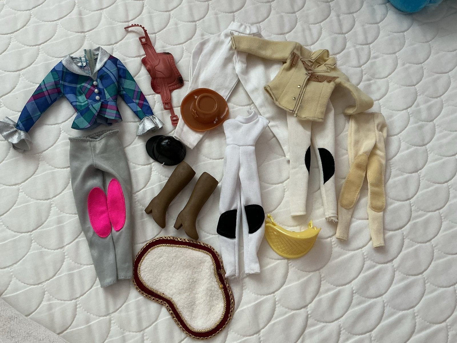 Barbie paardenkleding set - diverse outfits en accessoires, Verzamelen, Poppen, Ophalen of Verzenden, Gebruikt, Kleertjes