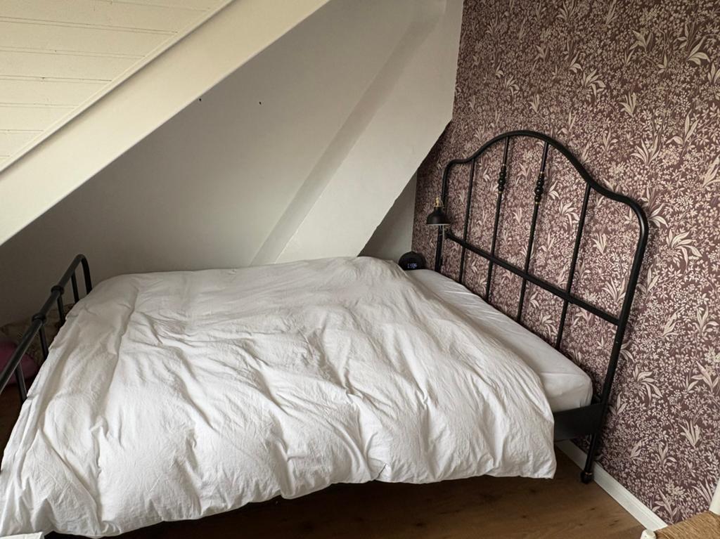 Meisjes Bed 140x200 twijfelaar, Huis en Inrichting, Slaapkamer | Bedden, Wit, Twijfelaar, Metaal, 140 cm