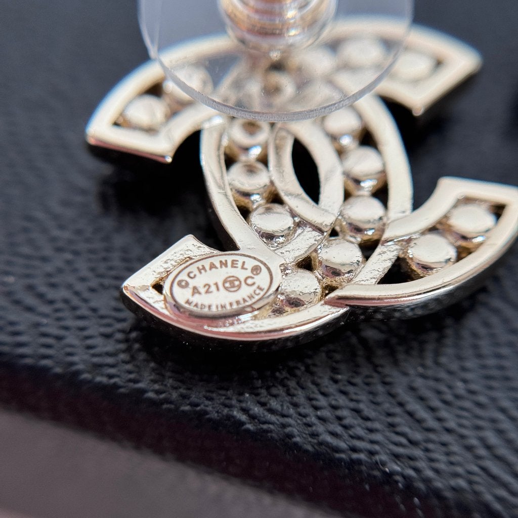 Oorbellen earrings Chanel A21C pearl coco parels CC'tjes image 3