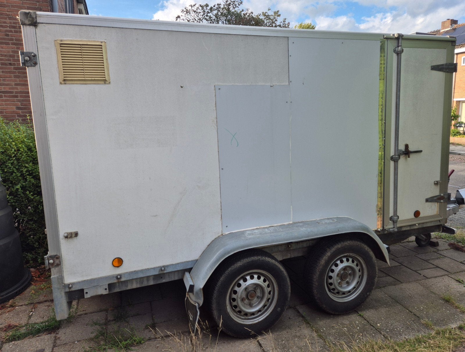 Hapert K1750 Gesloten Aanhangwagen - Dubbelasser, Ophalen, Gebruikt