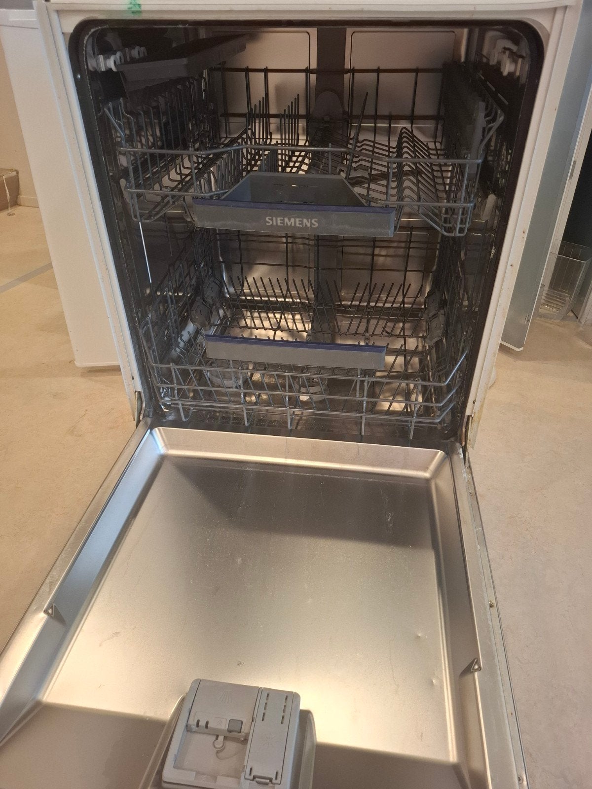 2 Siemens vaatwassers , 1 uit 2020 en 1 uit 2024, Ophalen