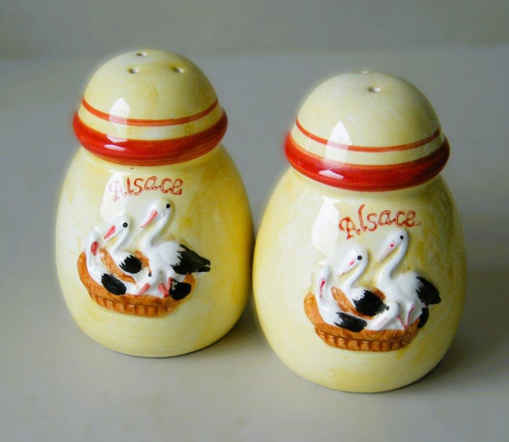 Geel peper en zout stel Alsace met ooievaars, Ophalen of Verzenden