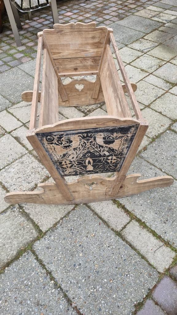Antiek schommel peuterbedje., Ophalen