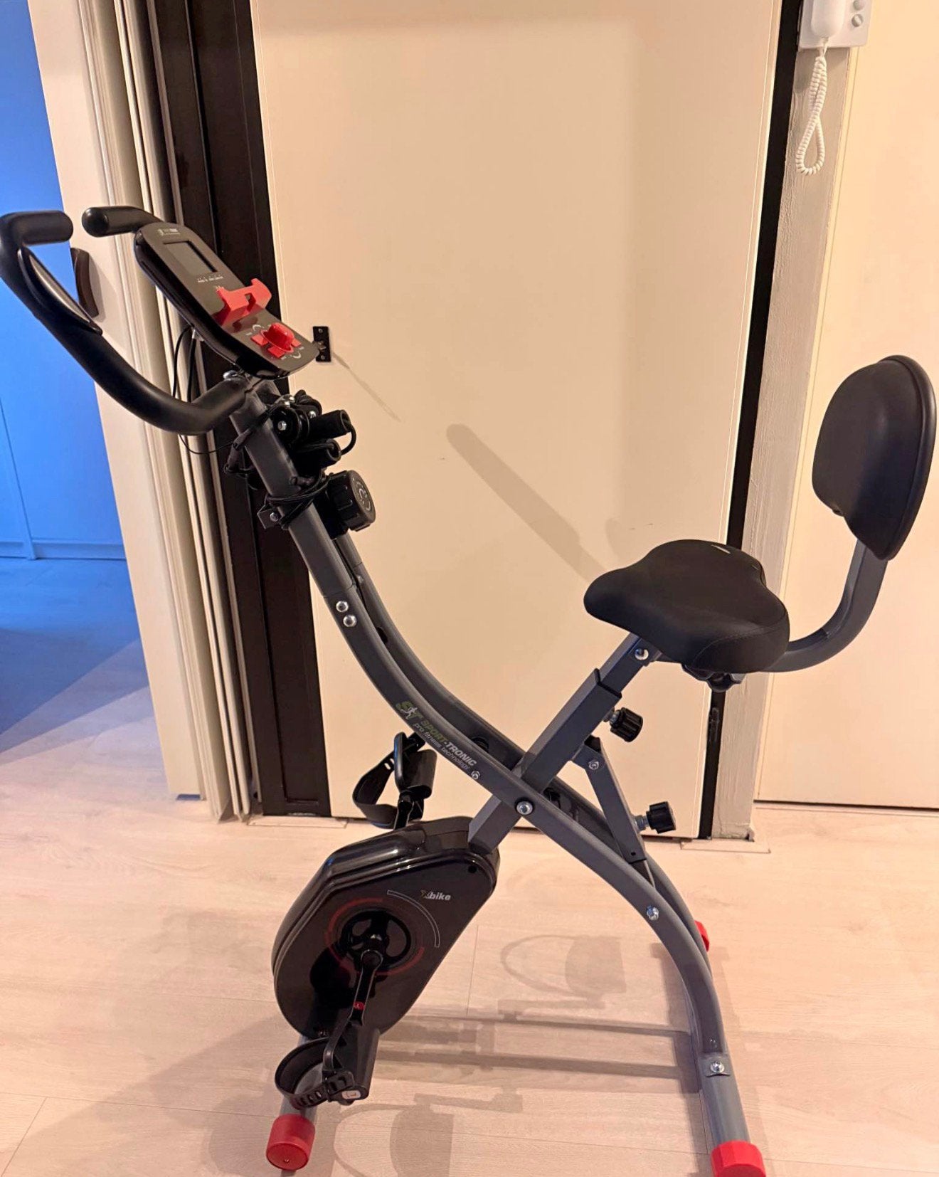 Inklapbaar hometrainer MOET NU WEG!, Sport en Fitness, Ophalen, Zo goed als nieuw, Hometrainer