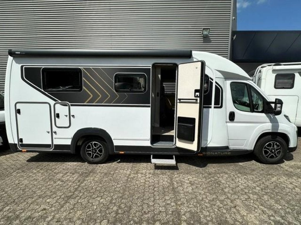 Bürstner Signature SFT 7.4 CAMPER VAN HET JAAR!, Automaat, Boiler, Ringverwarming, Verwarmde buitenspiegels