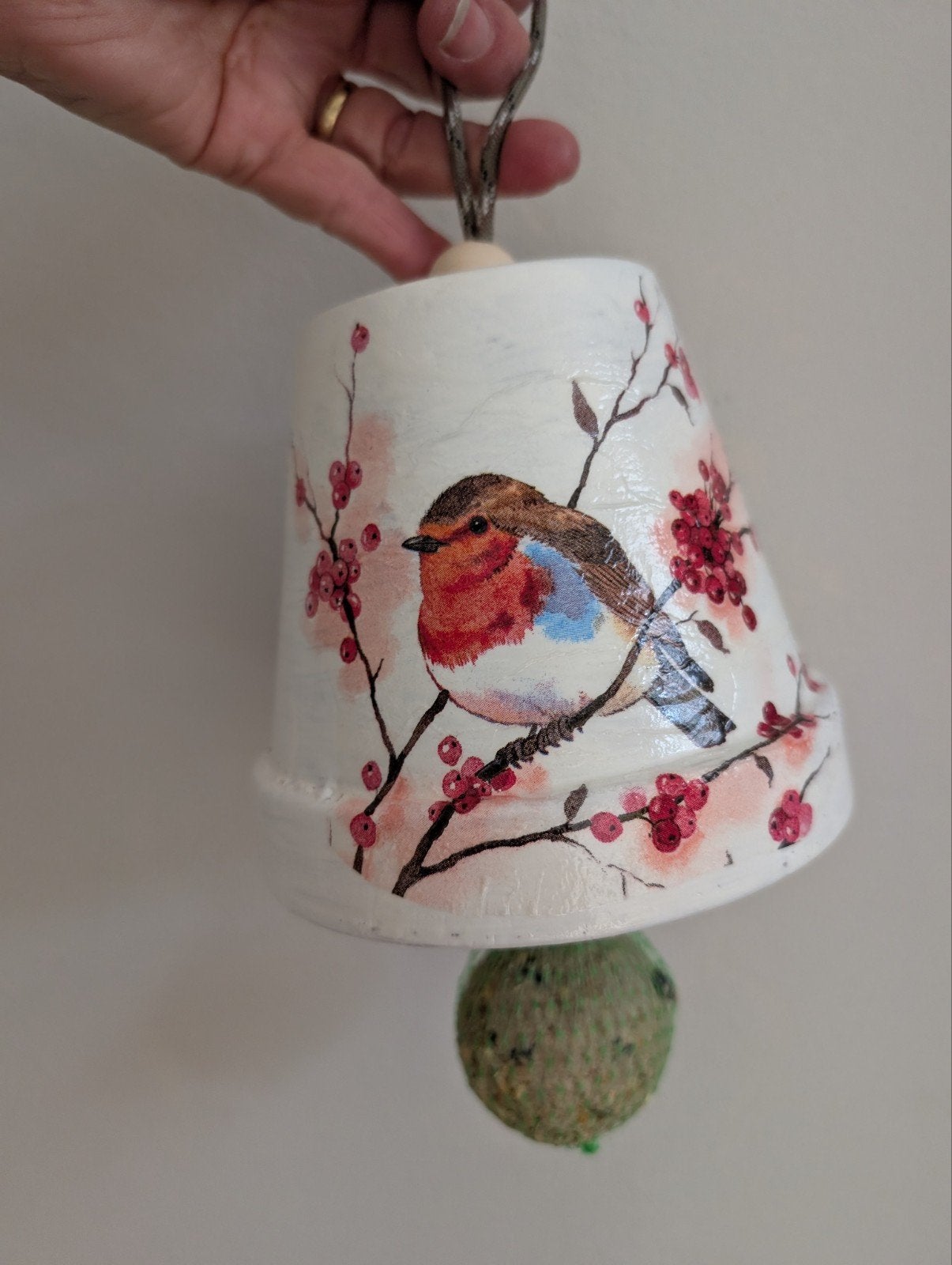 roodborstje op vogelvoerklok of vogelbadje, Dieren en Toebehoren, Ophalen of Verzenden, Nieuw, Eten en Drinken