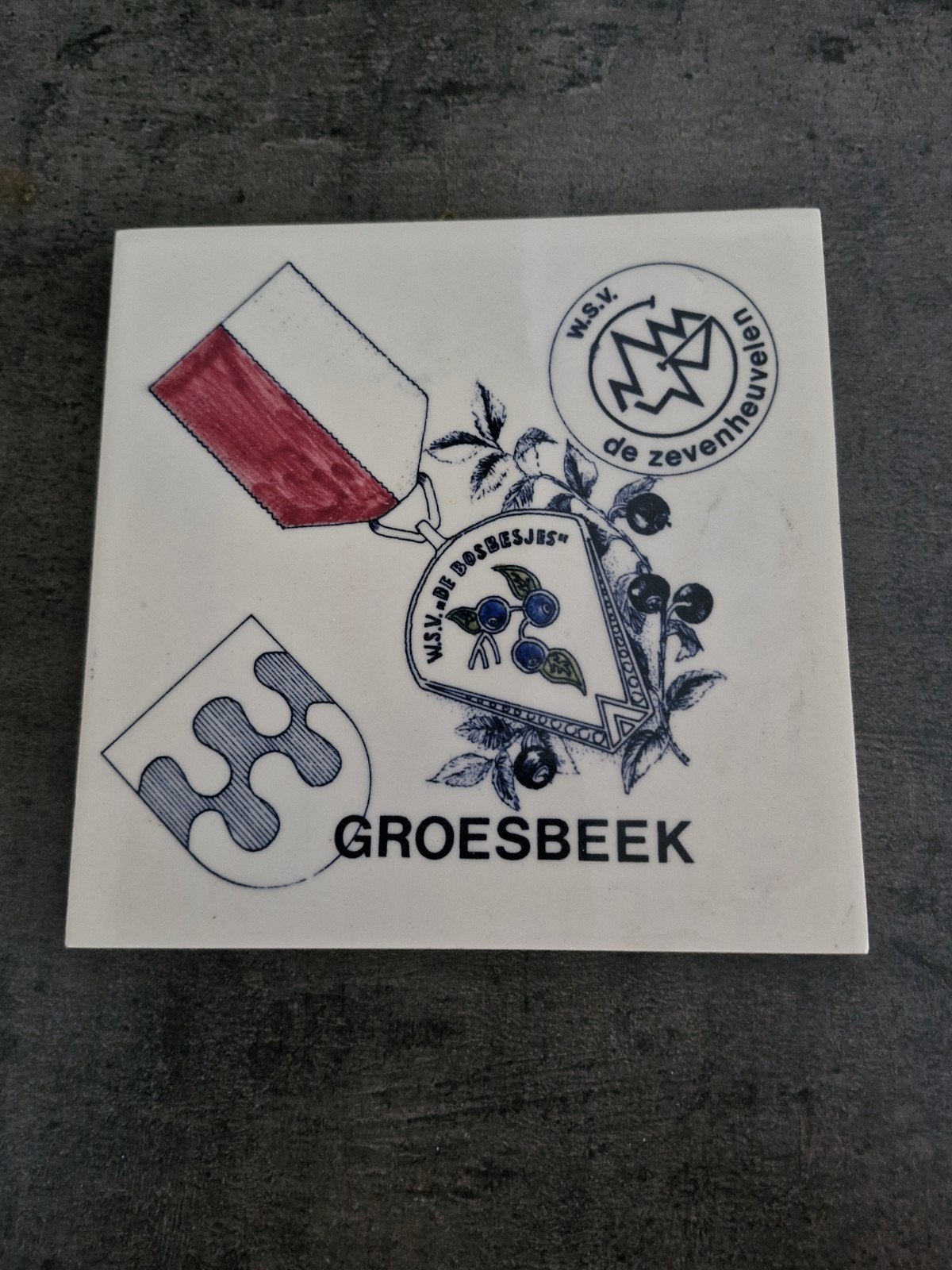 Vintage Tegel Groesbeek WSV De Zevenheuvelen 15x15cm, Ophalen of Verzenden