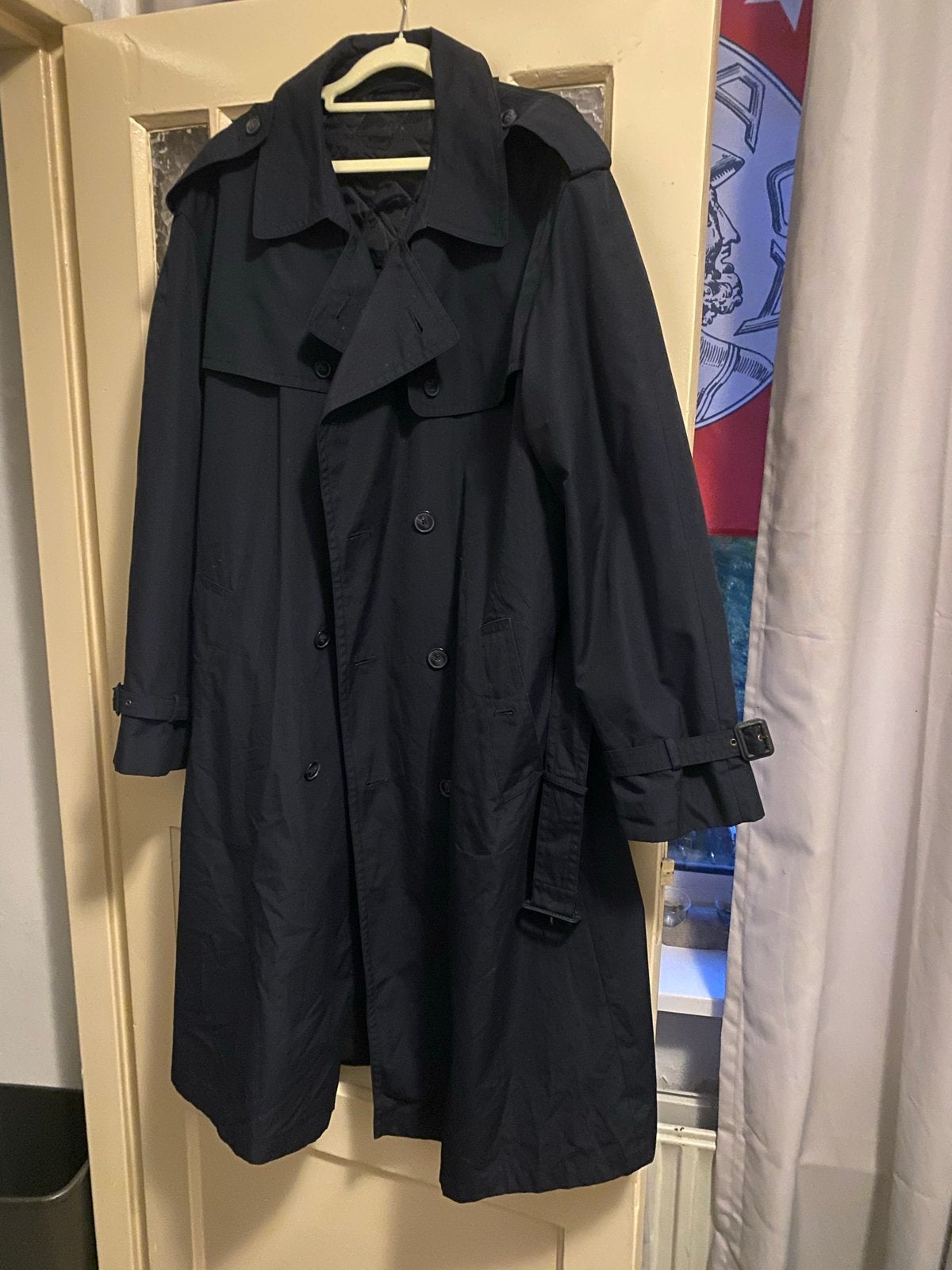 Nette donkere trenchcoat met geruite voering, maat 52, Kleding | Heren, Ophalen of Verzenden, Maat 52/54 (L), Zwart