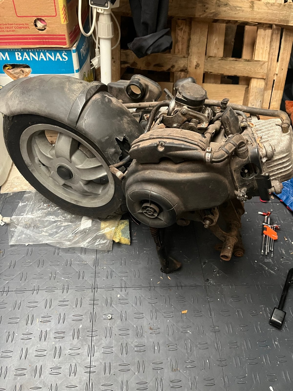 Zip 4t blok met subframe en bobine (loopt niet), Fietsen en Brommers, Brommeronderdelen | Scooters, Ophalen of Verzenden, Gebruikt
