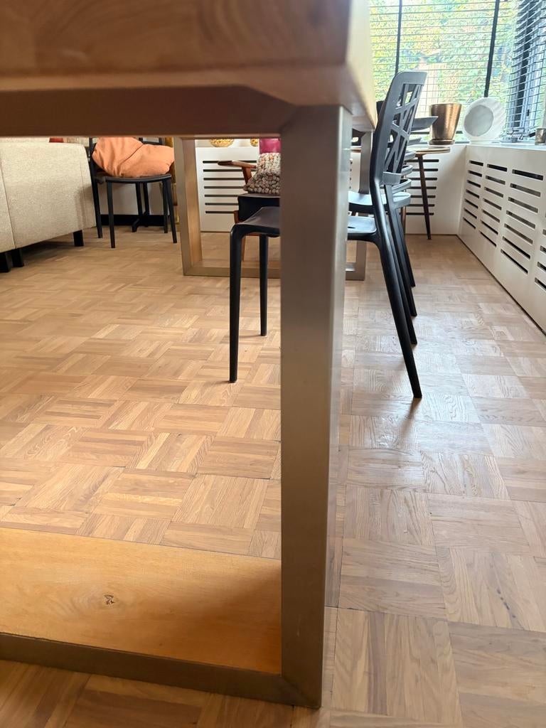 Moderne eiken eettafel 300x100 cm met RVS poten, Huis en Inrichting, Tafels | Eettafels, 100 tot 150 cm, Eikenhout, 200 cm of meer