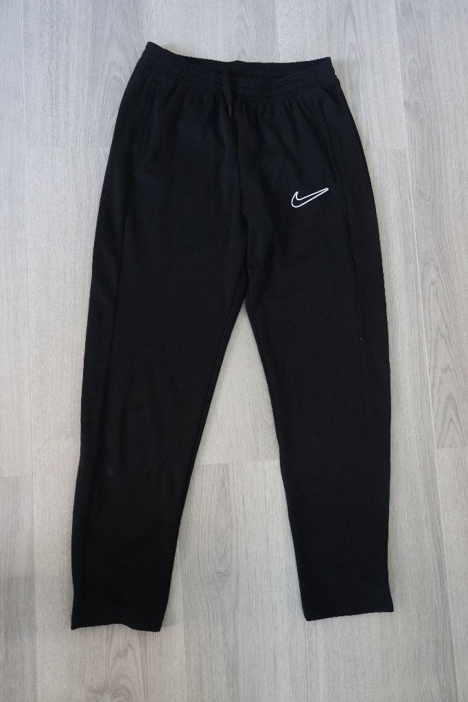 Als nieuw Nike trainingsbroek zwart, Kinderen en Baby's, Kinderkleding | Maat 152, Ophalen, Meisje, Sport- of Zwemkleding, Zo goed als nieuw