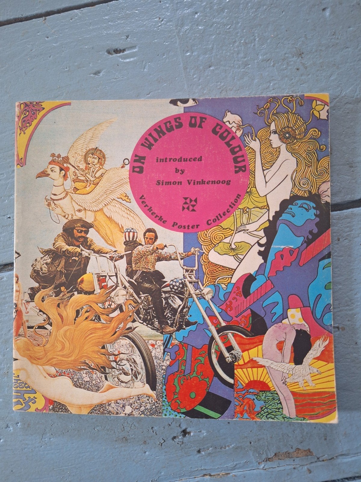 No Wings of Colour - Verkerke Poster Collection, Gelezen, Simon Vinkenoog, Ophalen of Verzenden, Nederland