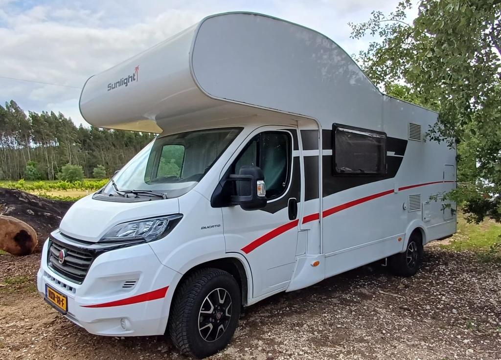 Sunlight A72 (zonnepanelen, airco, LiFePO4, LPG, omvormer), Caravans en Kamperen, Ringverwarming, Koelkast, Particulier, Meer dan 6