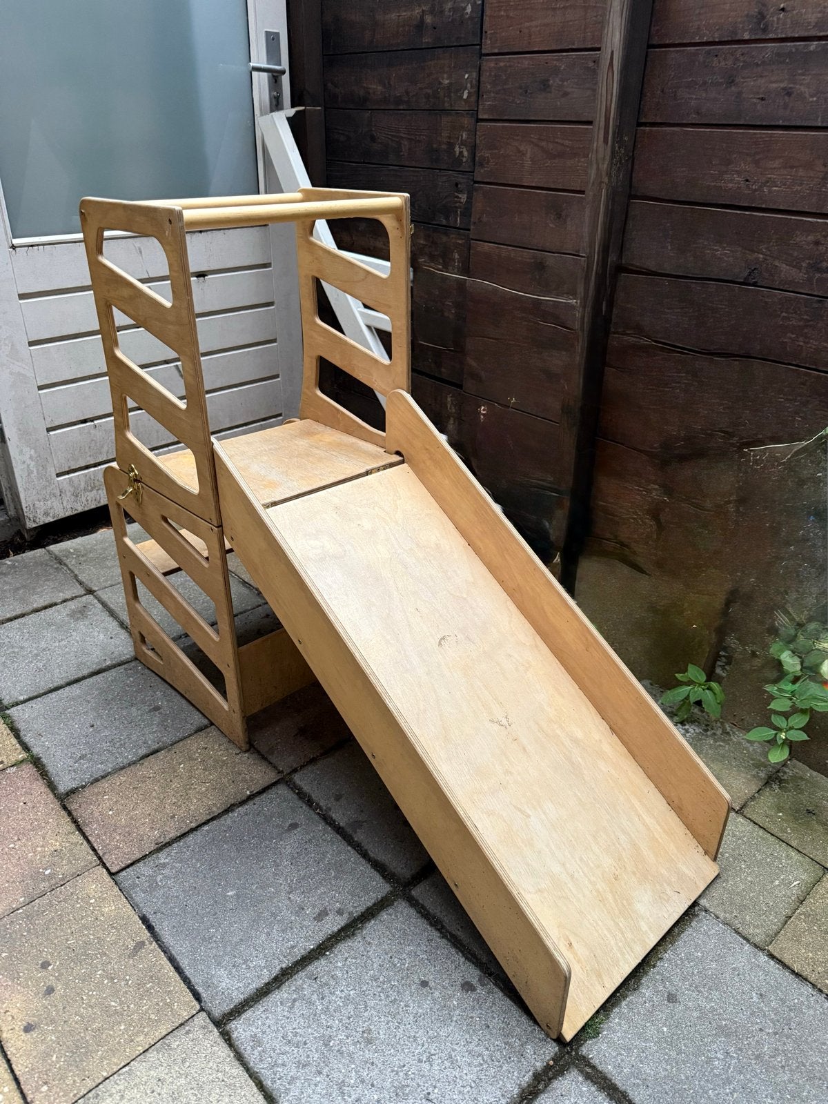 Houten speeltoestel: glijbaan, uitkijktoren & tafel, Ophalen, Gebruikt, Glijbaan