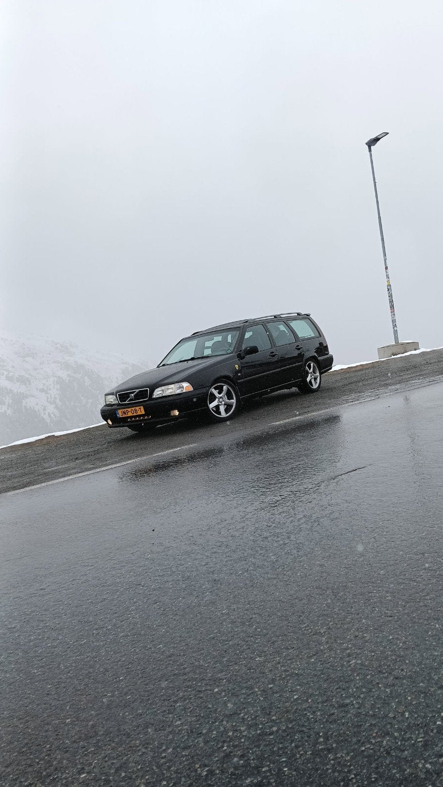 Volvo V70 2.3 T-5 1999 Zwart, Auto's, Voorwielaandrijving, Zwart, Zwart, Stationwagon