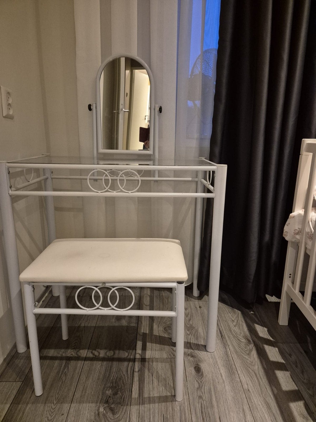 Meisjes make-up tafel met spiegel en krukje, Minder dan 50 cm, Modern, Speels, Metaal of Aluminium, Ophalen of Verzenden