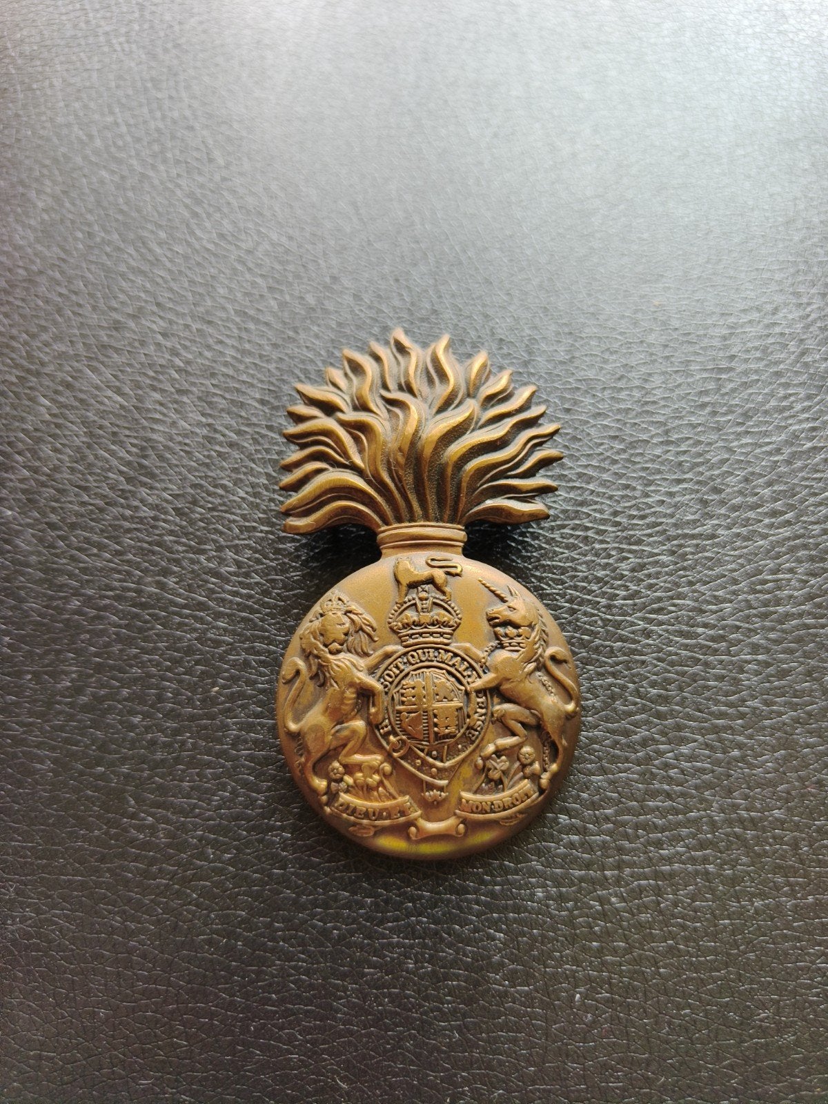 Originele WW2 capbadge Royal Scots., Ophalen of Verzenden, Landmacht, Engeland, Embleem of Badge