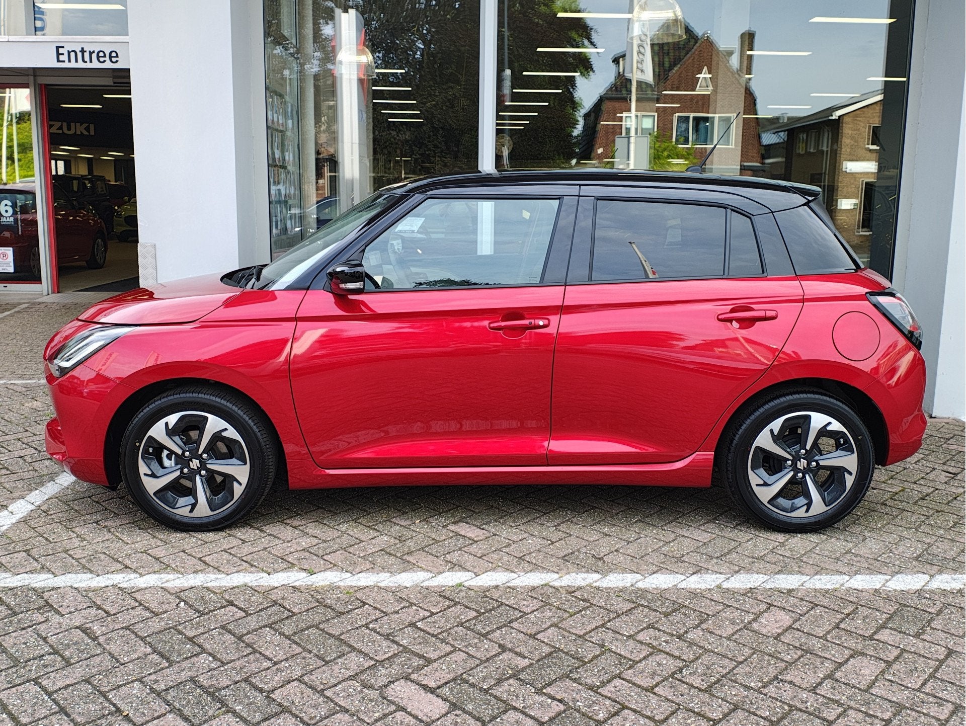 Suzuki Swift 1.2 STYLE SMART HYBRID AUTOMAAT Direct Leverbaa, Auto's, 12 maanden, Stof, Zwart, 82 pk