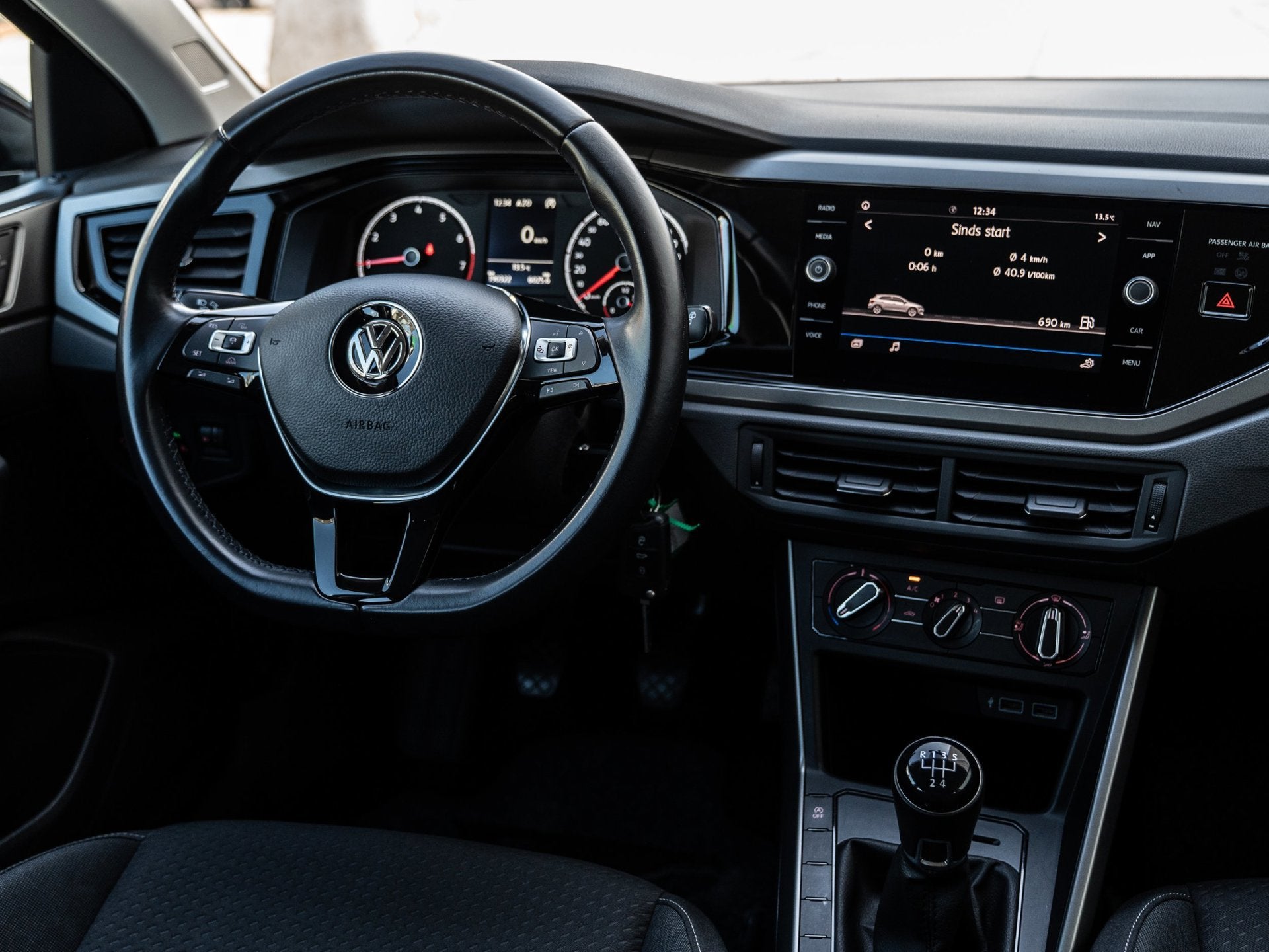 Volkswagen Polo 1.0 TSI Comfortline - APPLE CARPLAY - CRUISE, Auto's, Voorwielaandrijving, Euro 6, Zwart, Origineel Nederlands