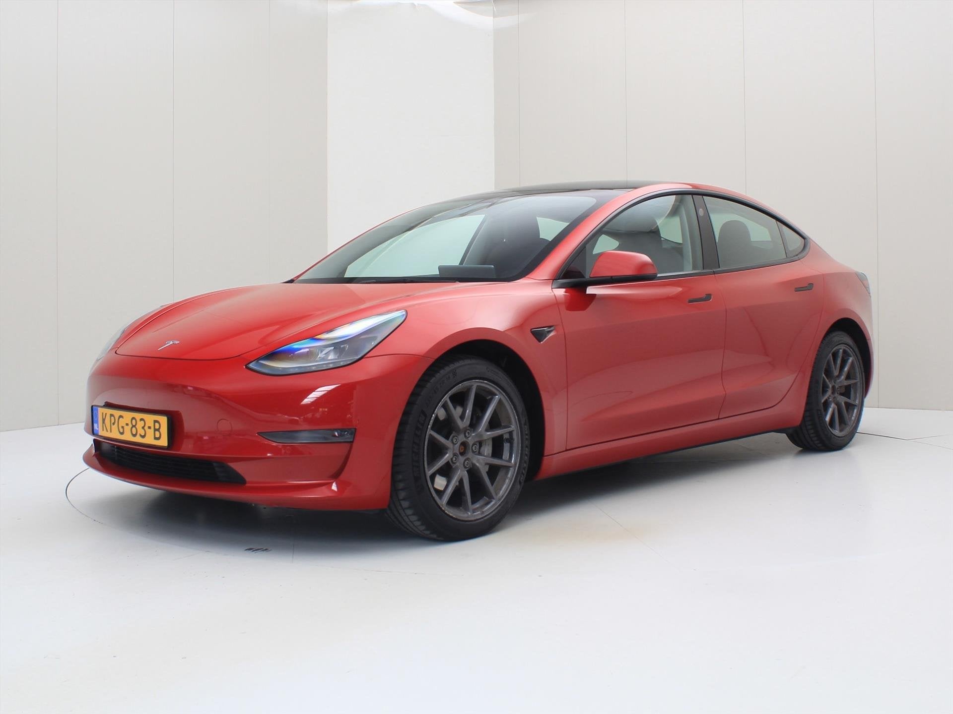 Tesla Model 3 Long-Range AWD 351pk 75 kWh 90.5% SoH UPGRADE, Auto's, Tesla, Automaat, Dealer onderhouden, Gebruikt, Zwart