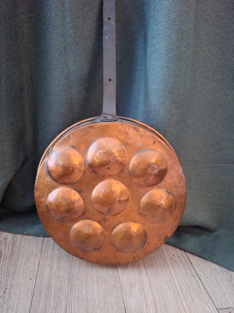 Antieke koperen poffertjespan met ijzeren steel, Antiek en Kunst, Ophalen
