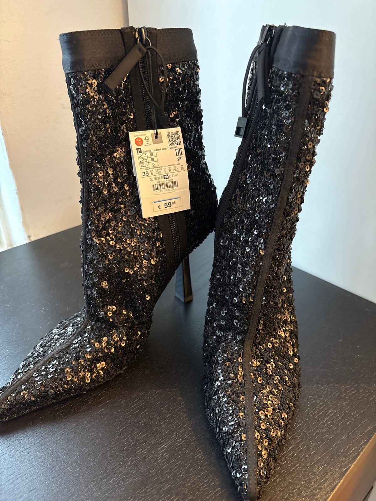 Nieuwe Zara pailletten enkellaarzen - Maat 39, Ophalen of Verzenden, Nieuw, Zwart, Lage of Enkellaarzen