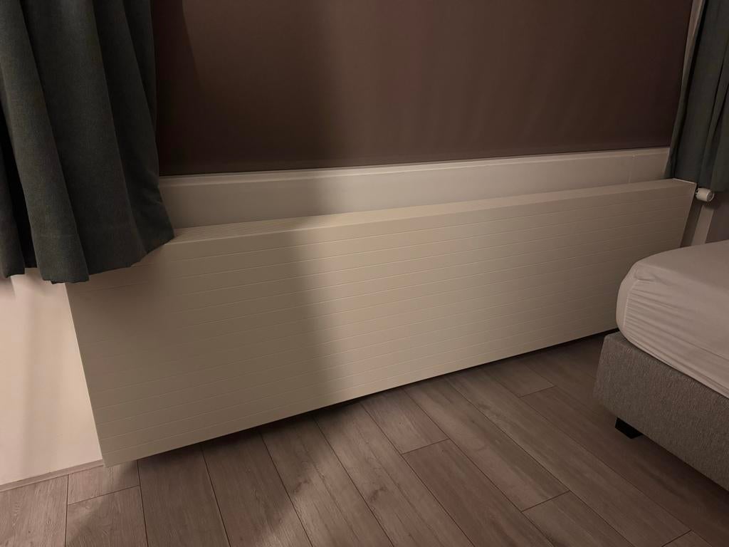 Sentimo radiatorombouw LHD 245x65x10.7 RAL 9010, Ophalen, Zo goed als nieuw