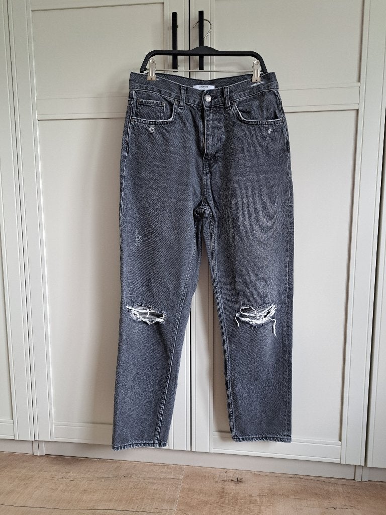Zwartvale destroyed mom jeans van Distrikt Nørrebro, mt 28., Kleding | Dames, Distrikt Nørrebro, Zwart, Ophalen of Verzenden, Zo goed als nieuw