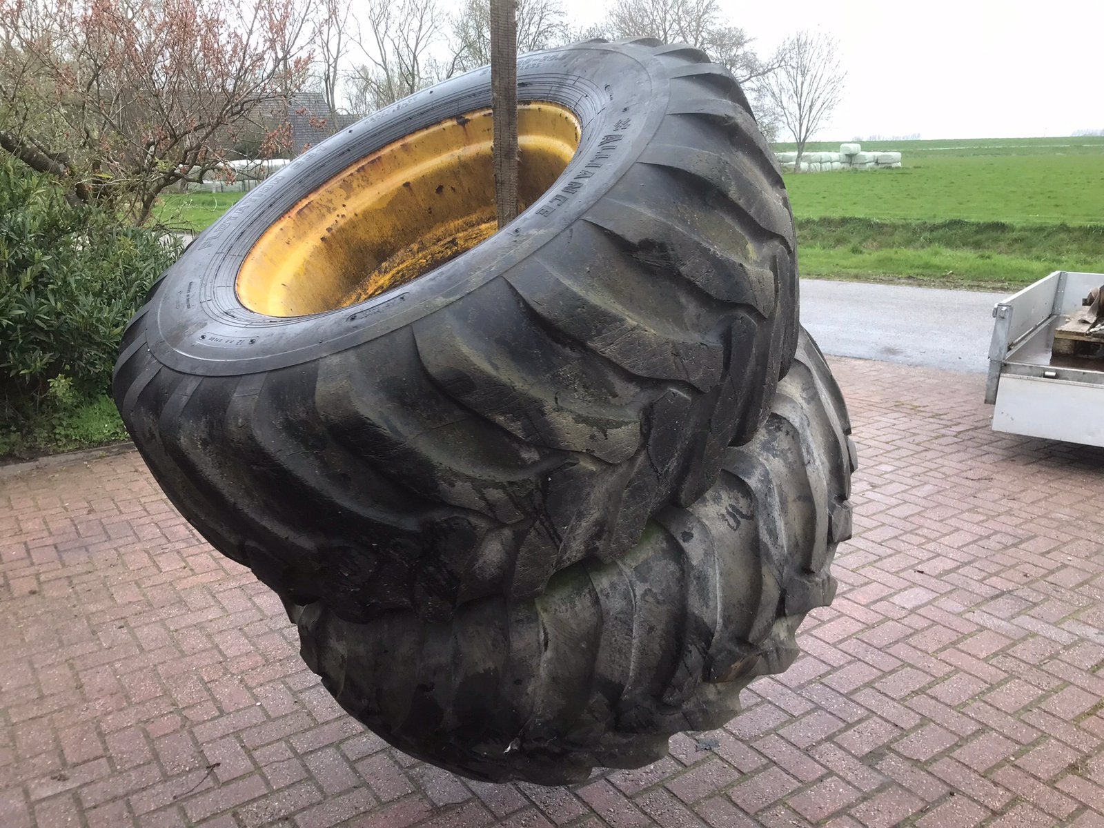 Banden Shovel , Graafmachine- Toro maaier - Iseki rups trek, Ophalen
