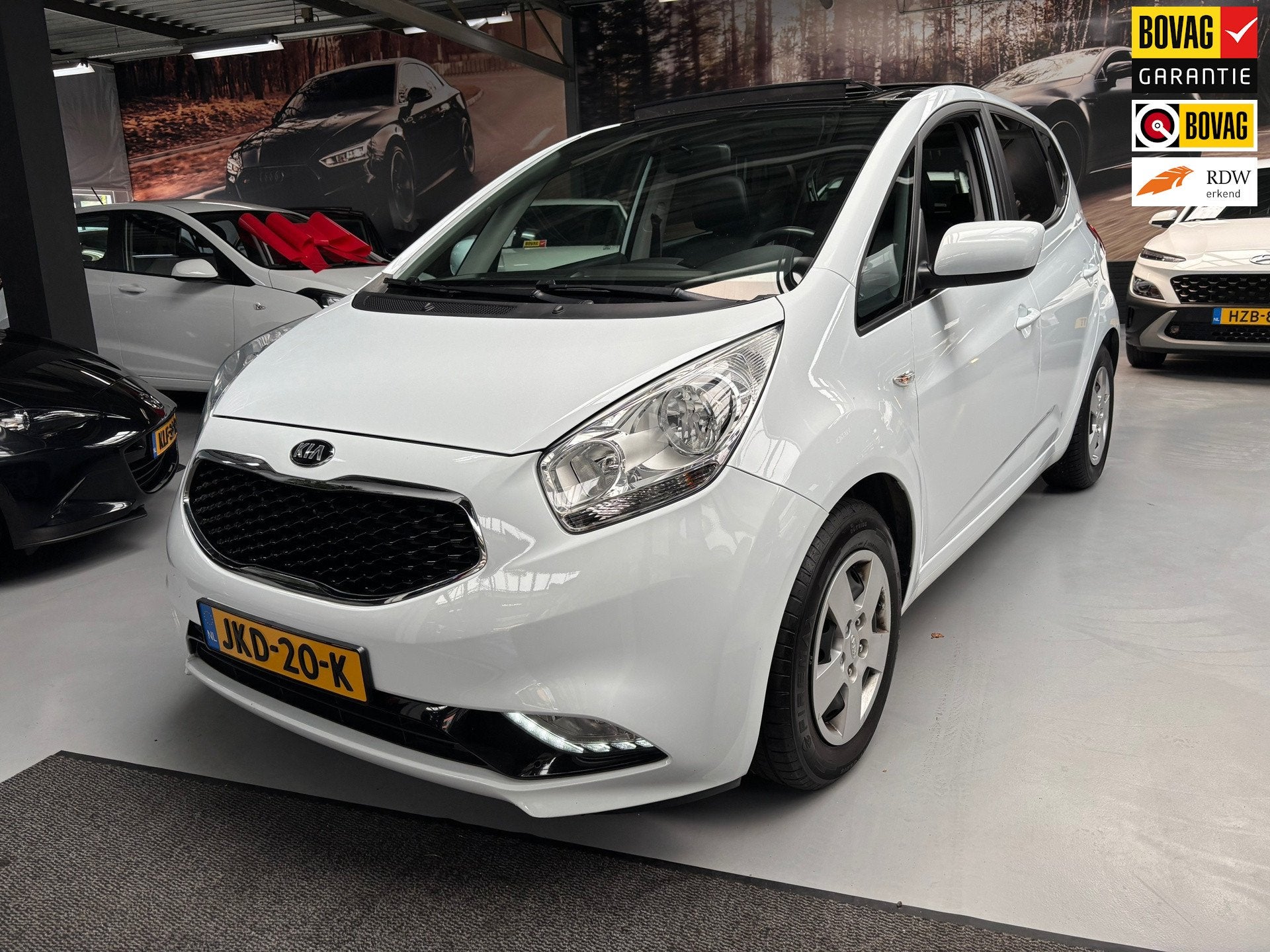 Kia VENGA 1.4 CVVT DynamicLine /Panorama Dak / Camera, Auto's, Kia, Voorwielaandrijving, Gebruikt, 4 cilinders, Leder en Stof