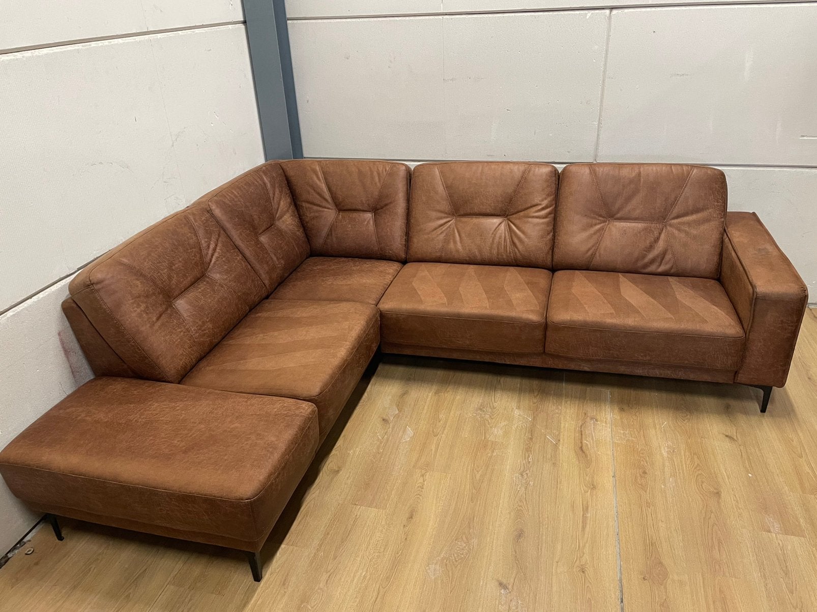 Mooie luxe suede bruine cognac hoekbank - GEREINIGD!!!