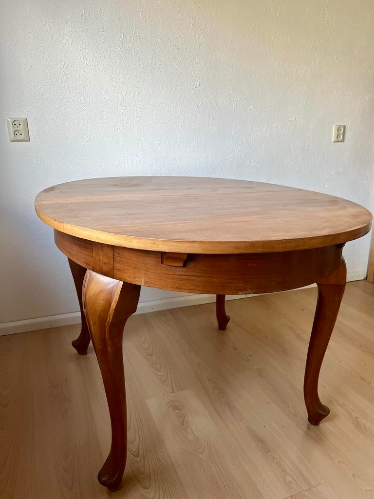 Antieke uitschuifbare ovale tafel., Ophalen