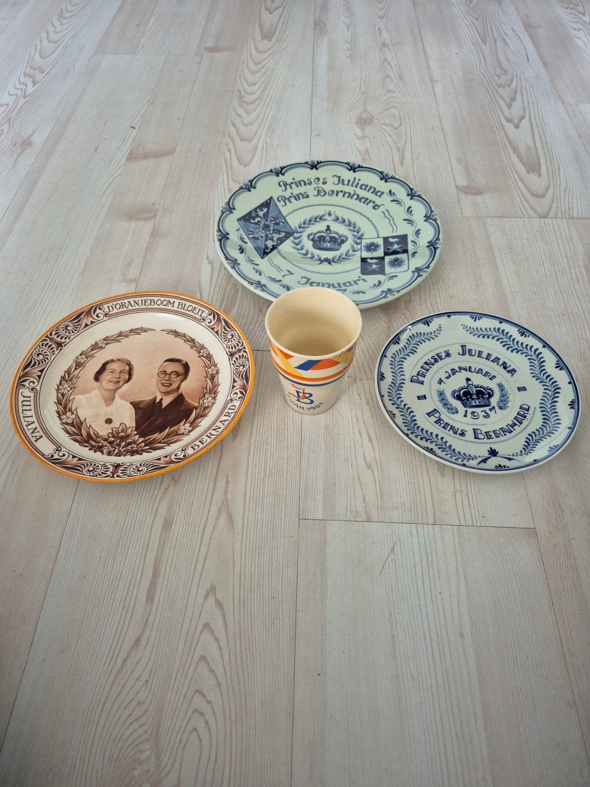 Vintage Oranje Royal Souvenirs: Bekers & Borden (1937), Ophalen, Gebruikt, Nederland, Servies
