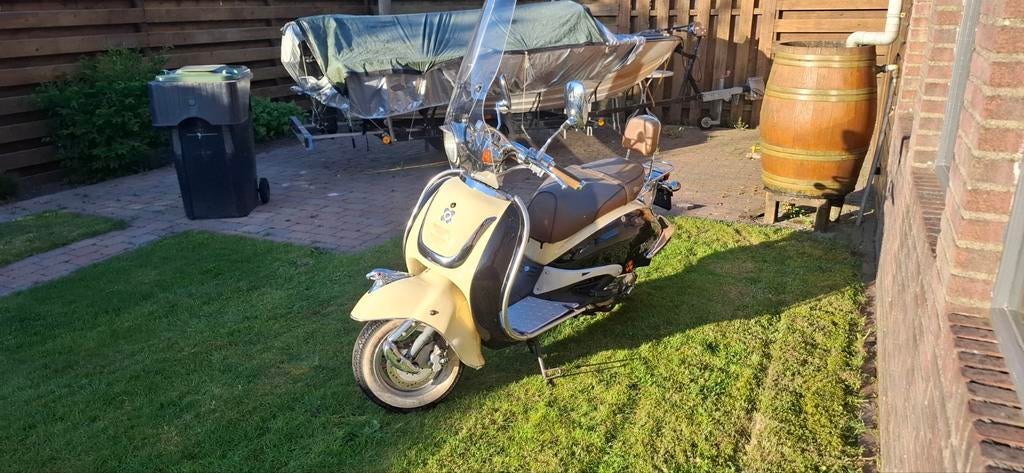 AGM Retro scooter 45 Km/h, Fietsen en Brommers, Scooters | Overige merken, Ophalen, Agm retro, Maximaal 45 km/u, Zo goed als nieuw