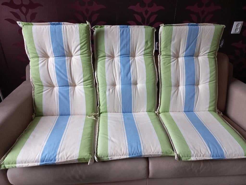 3 tuinstoelkussens hoge rug merk Royal Patio en 2 stoelen., Tuin en Terras, Tuinmeubel-accessoires, Ophalen, Zo goed als nieuw